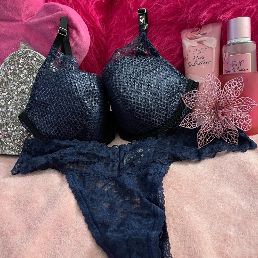 Victoria’s Secret Blueberry surprise. Bra is 38C panties are XL